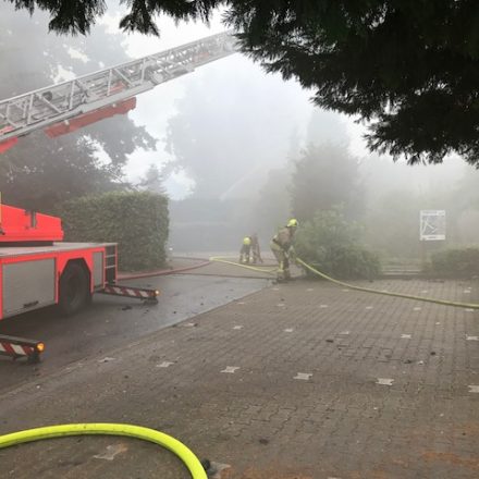 Teilweise drückte der Rauch nach unten - arbeiten und erschwerten Bedingungen