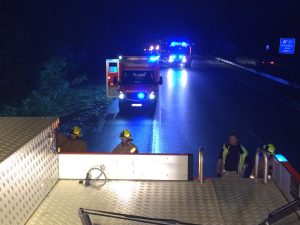 Die Autobahn musste für die Rettungsarbeiten komplett gesperrt werden