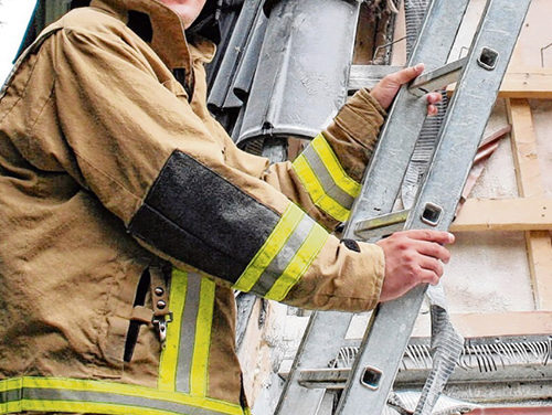 RVFD hilft bei der Brandbekämpfung in Pinneberg