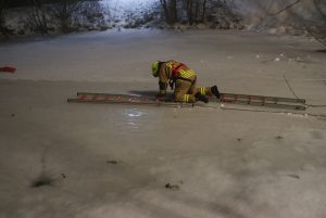 Gewichtsverteilung mittels Vornahme von zwei Steckleiterteilen