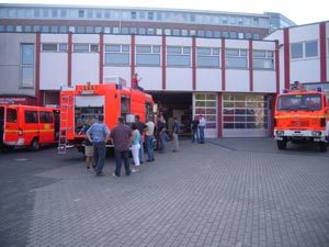 Der "Vorgänger" (rechts) begrüßt seinen "Nachfolger"