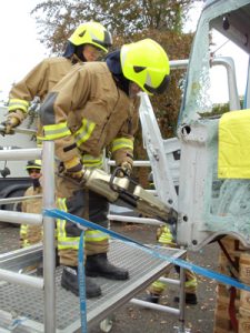 Während des heraustrennens der Türen…