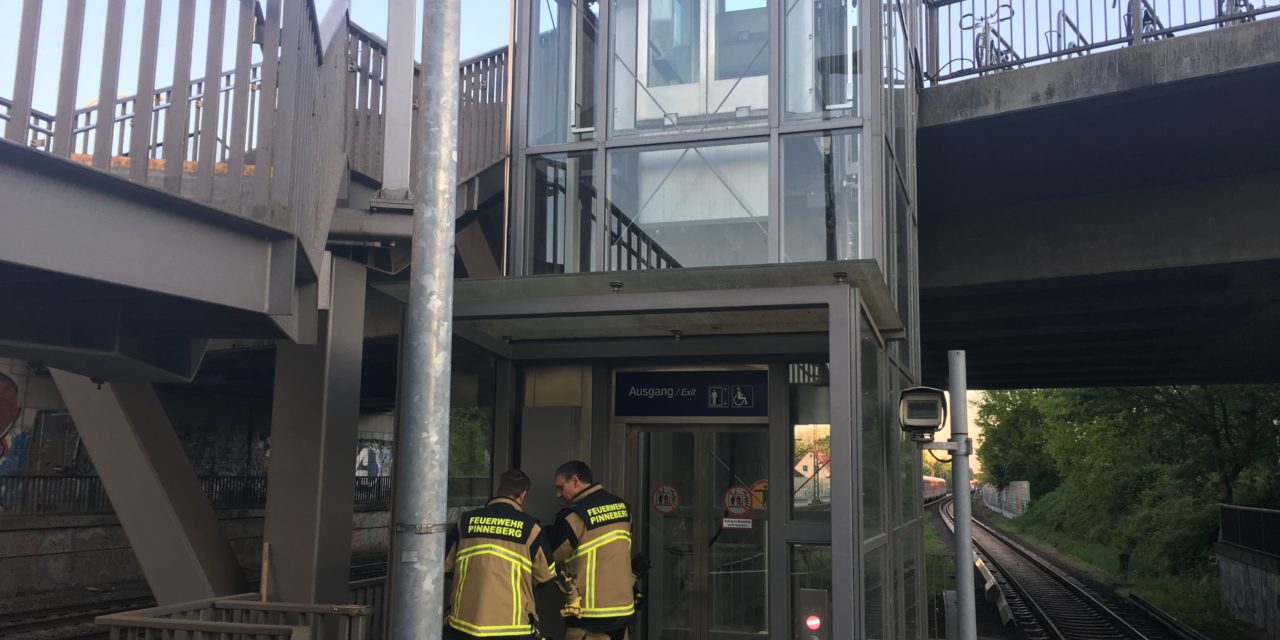 Aufzug steckt fest
