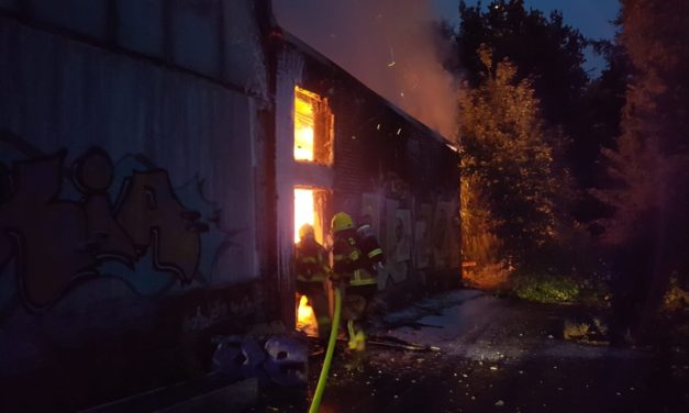 Großfeuer in ehemaliger Fabrik