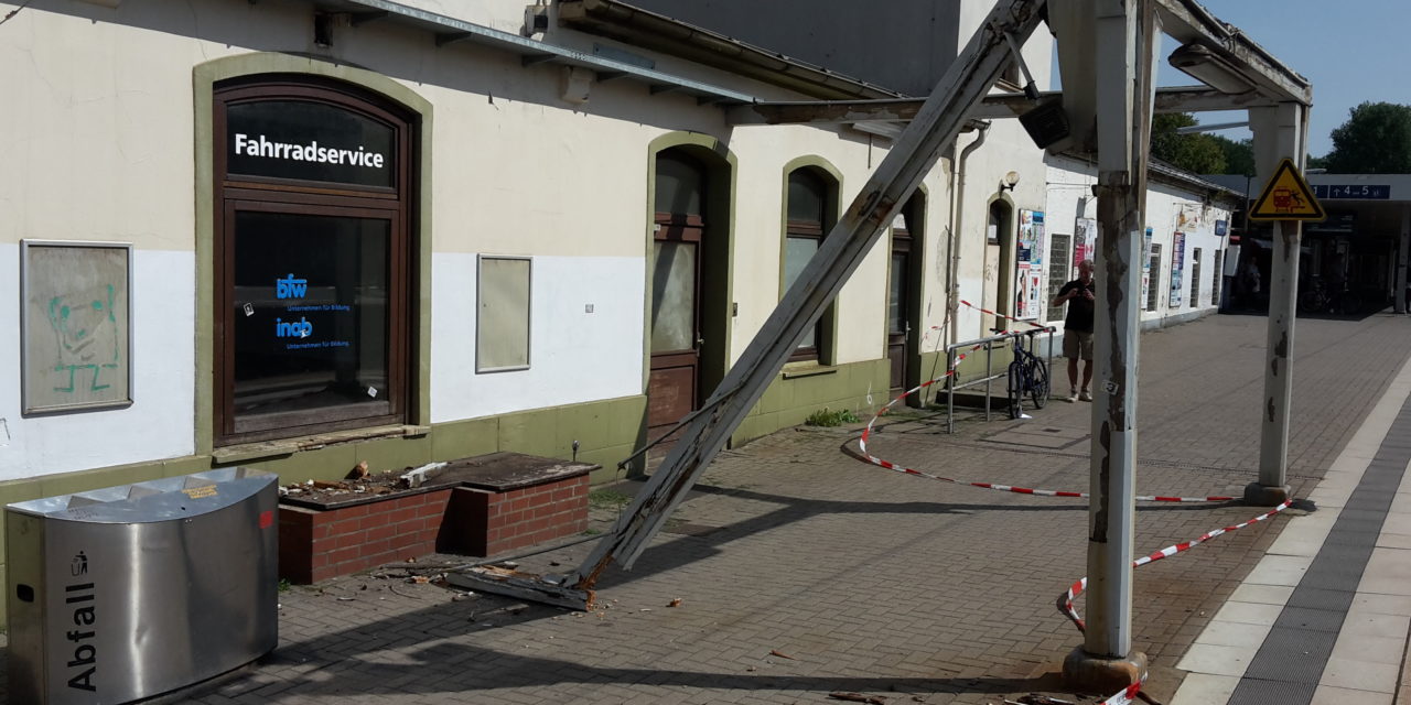 Bahnsteigüberdachung eingestürzt
