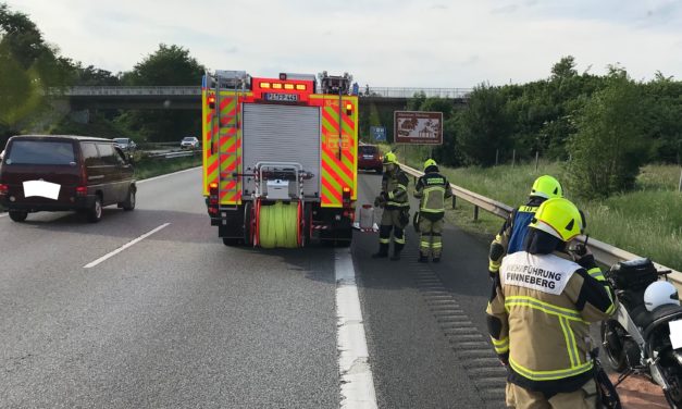 Ölspur auf der Autobahn