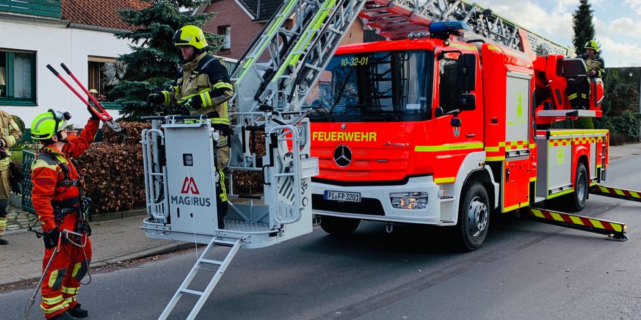 Schornsteinabdeckung droht zu fallen