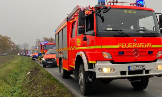Verkehrsunfall, Bus im Graben
