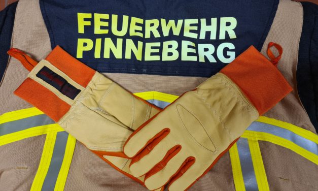 Neue Schutzhandschuhe für die Feuerwehr Pinneberg