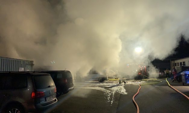 Feuer bei einer Kfz-Werkstatt