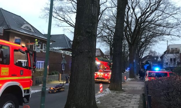 Menschenrettung über die Drehleiter