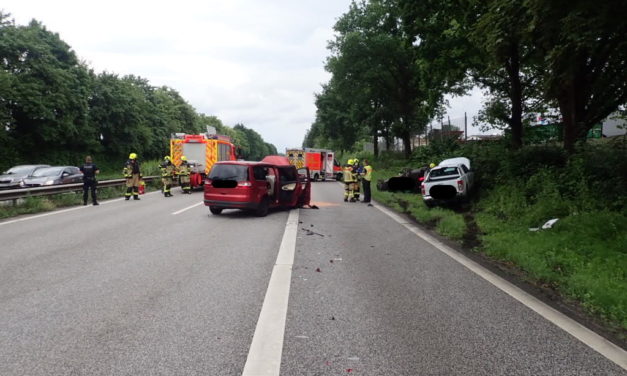Verkehrsunfall, Person eingeklemmt