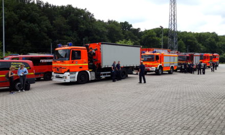 Feuerwehr Pinneberg auf dem Weg in die Hochwasserregion