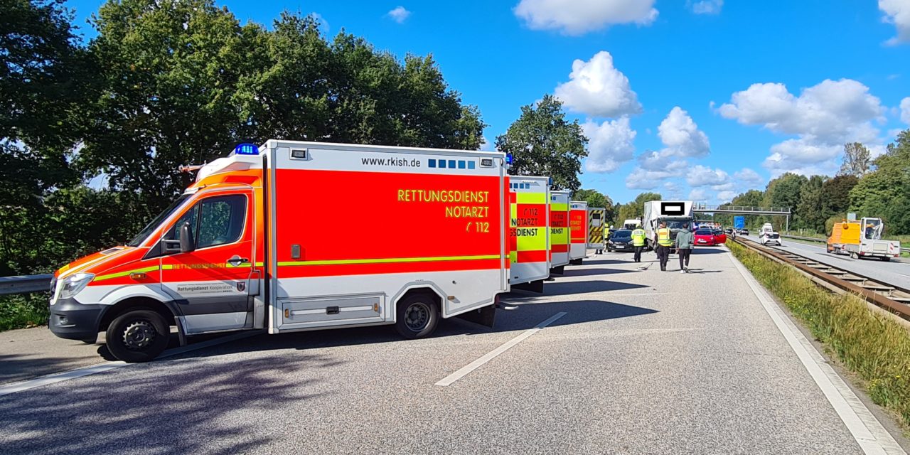 Verkehrsunfall mit vier Fahrzeugen