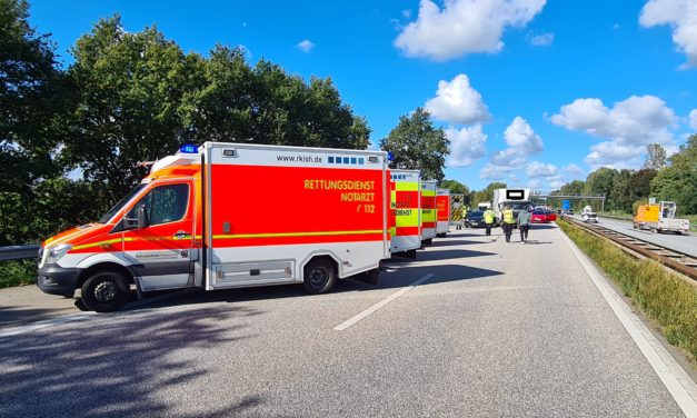 Verkehrsunfall mit vier Fahrzeugen