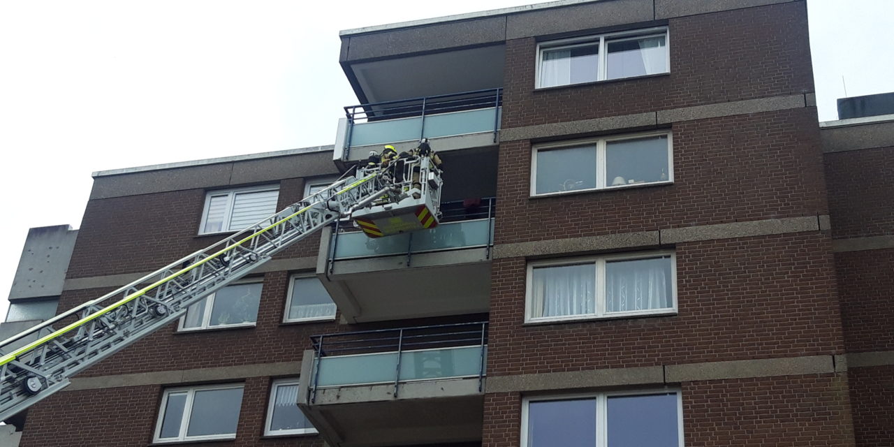 Feuer auf Balkon – Bewohner öffnete nicht die Tür