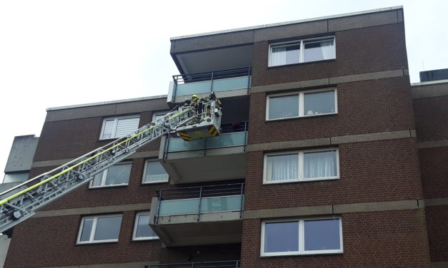 Feuer auf Balkon – Bewohner öffnete nicht die Tür