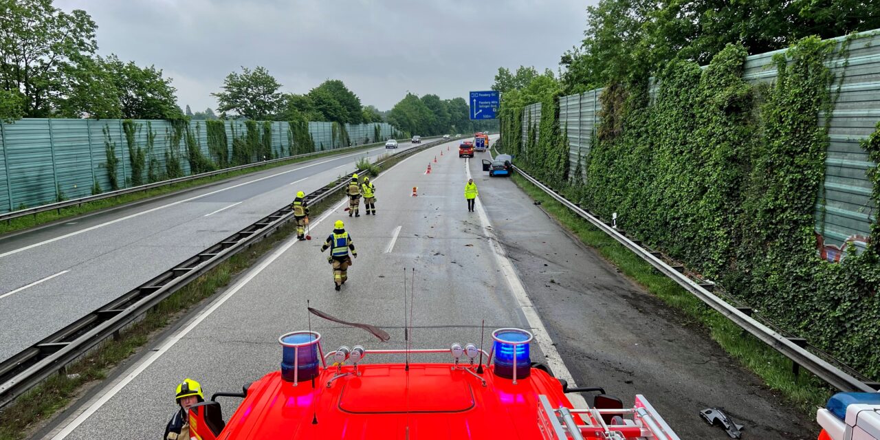 Austretende Betriebsstoffe nach Verkehrsunfall