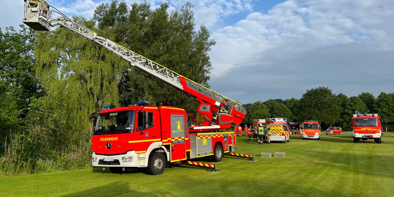 Person in Teich gefallen Freiwillige Feuerwehr Pinneberg