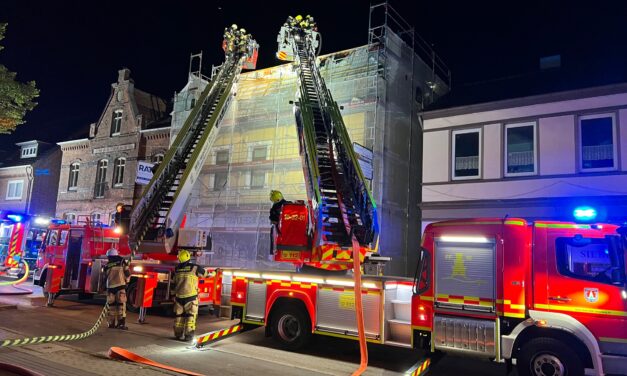 Dachstuhlbrand – Unterstützung der Feuerwehr Wedel