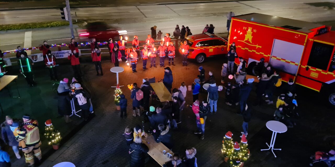 Laternelaufen der Jugendfeuerwehr – Vorweihnachtliche Stimmung an der Feuerwache