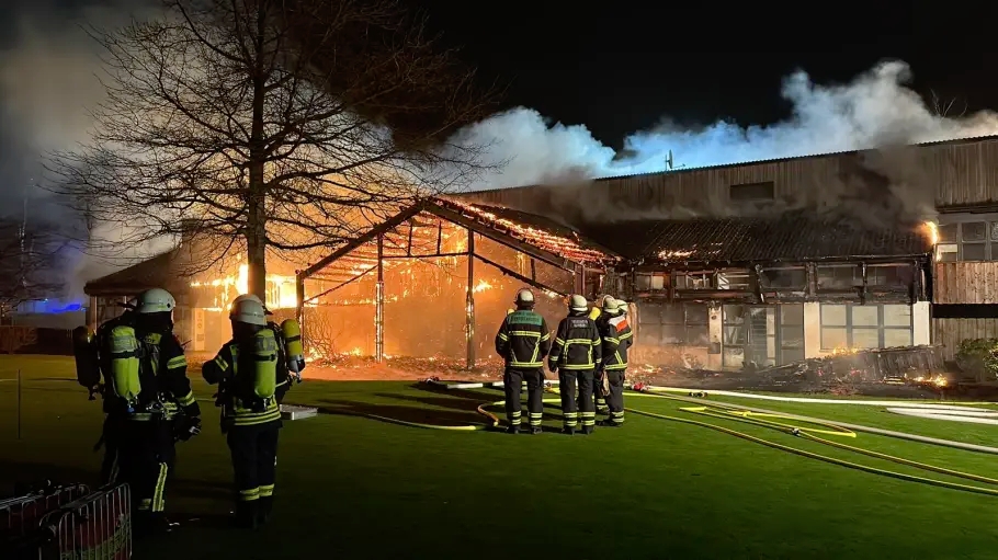 Unterstützung FF Bönningstedt bei Großfeuer