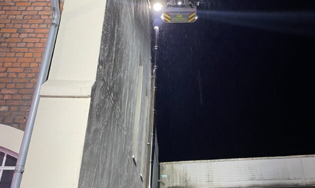 Feuerschein aus Schornstein