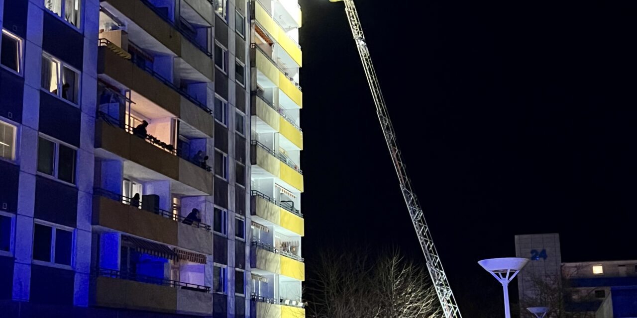 Feuer mit Menschenleben in Gefahr
