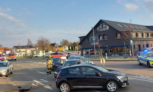 Verkehrsunfall mit drei Kfz