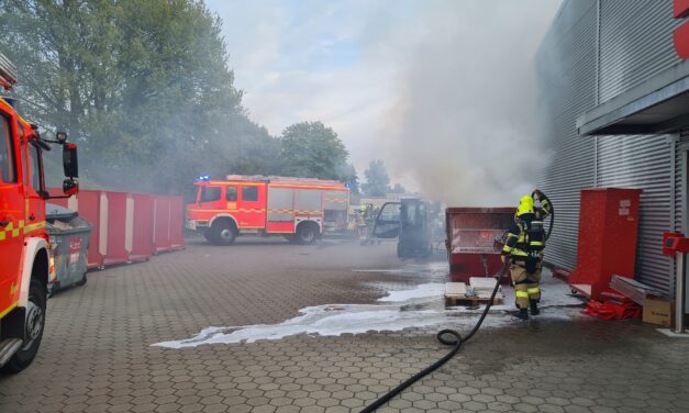 Containerbrand am Gebäude