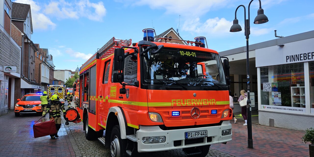 Rauchentwicklung und Brandgeruch aus Hochhaus
