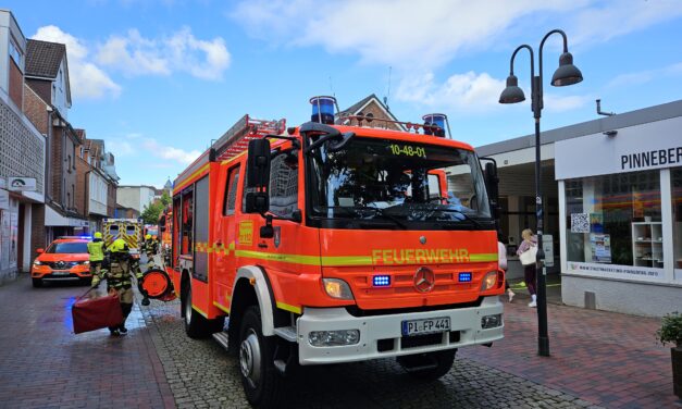 Rauchentwicklung und Brandgeruch aus Hochhaus