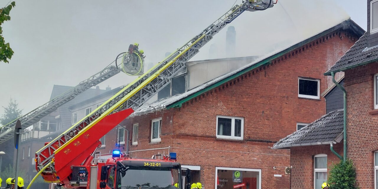 Brand eines Wohn- & Geschäftsgebäudes