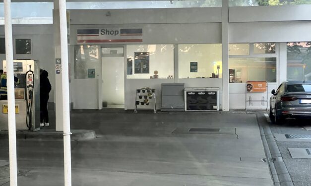 Rauchentwicklung in Tankstellenshop