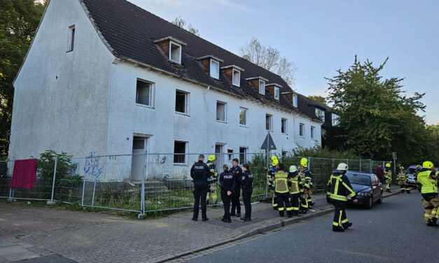 Rauchentwicklung aus Gebäude