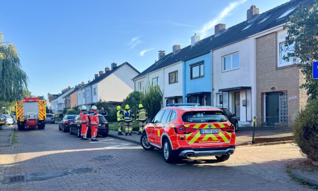 Rauchentwicklung aus Gebäude