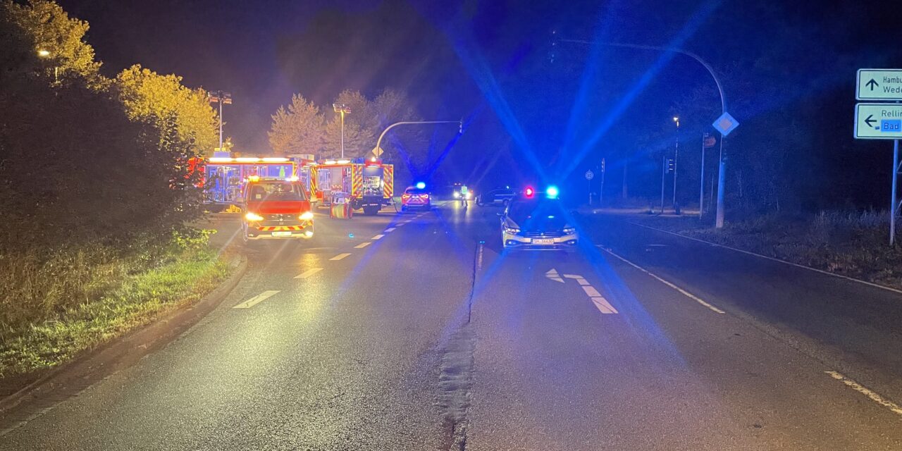 Verkehrsunfall, eine Person eingeklemmt