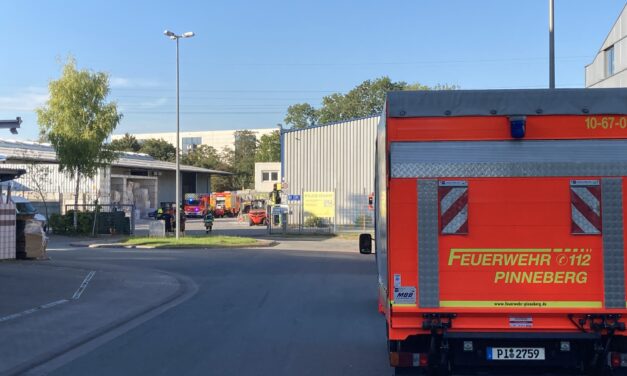 Feuer in Papierpresse