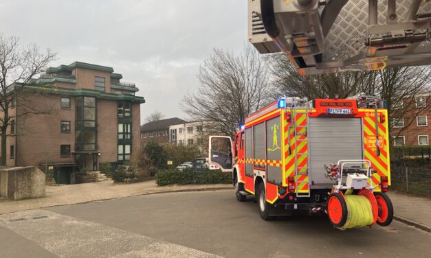 Feuerschein in Mehrfamilienhaus