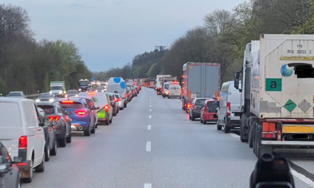 Verkehrsunfall, eingeklemmte Person