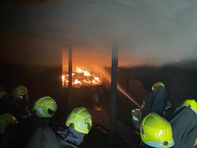 Heißausbildung im Brandcontainer