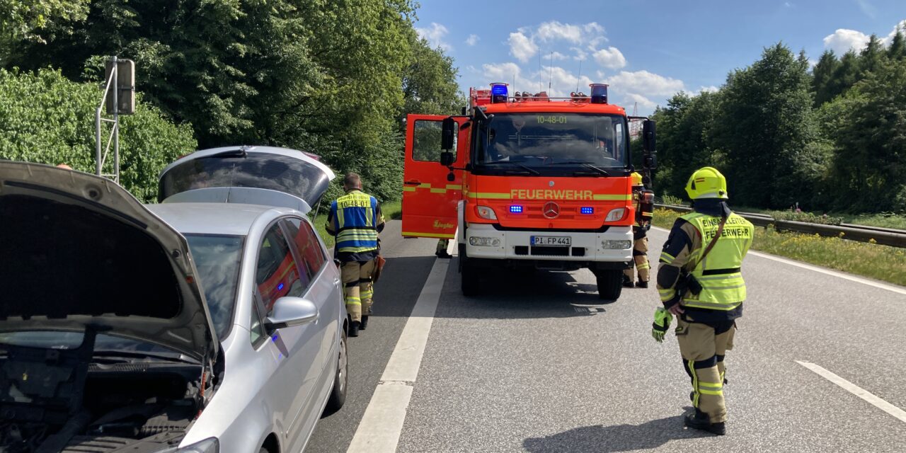 PKW-Brand auf der Autobahn