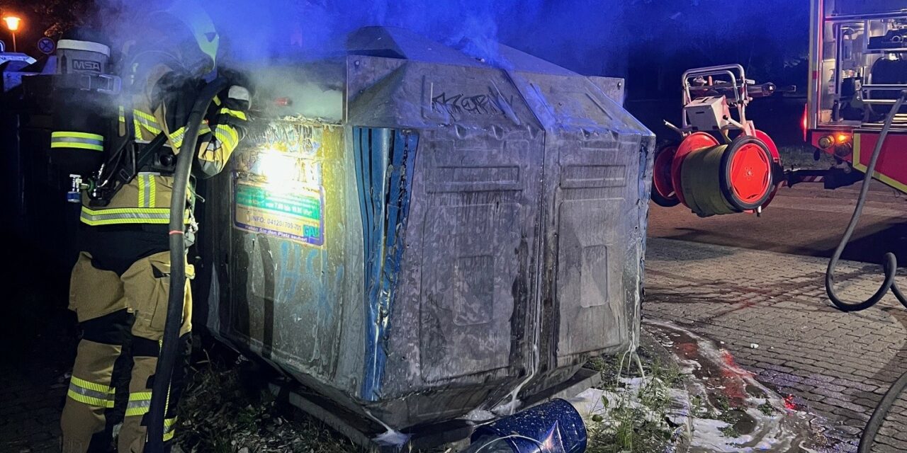 Brennt Müllcontainer