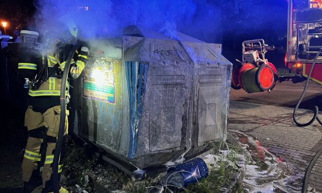 Brennt Müllcontainer