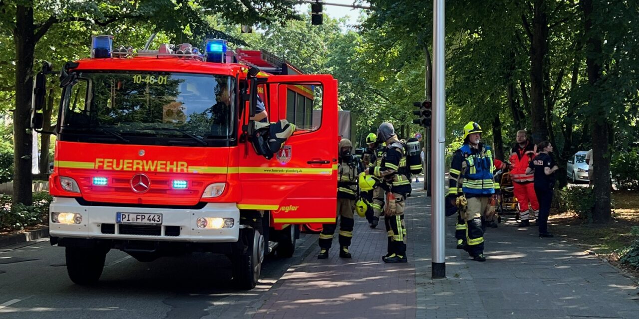 Brennt Blumenkasten im 5. OG