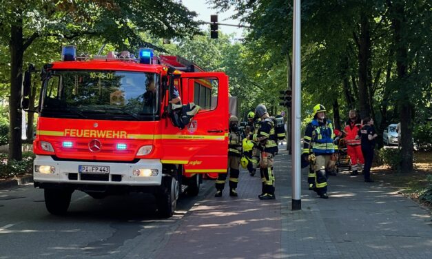 Brennt Blumenkasten im 5. OG