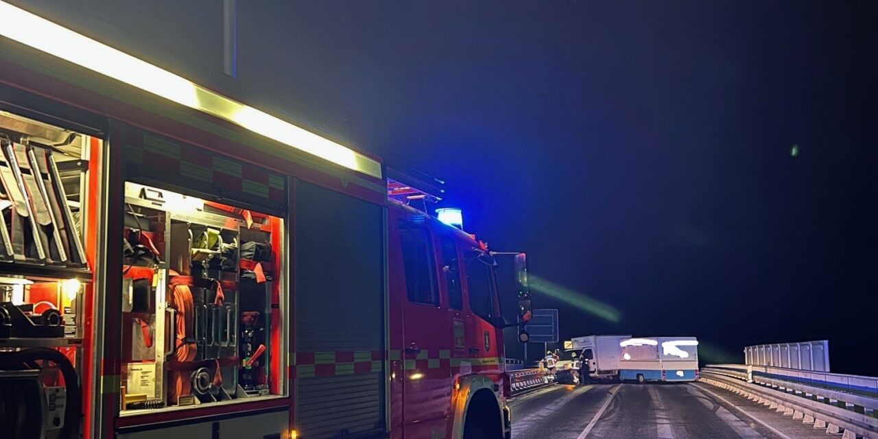 Austretende Betriebsstoffe nach Glätteunfall