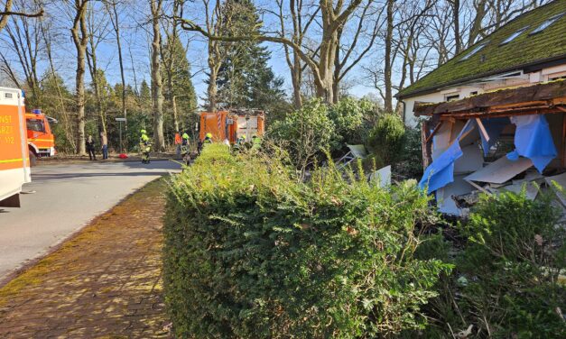 Öl und Benzin aufnehmen nach Verkehrsunfall