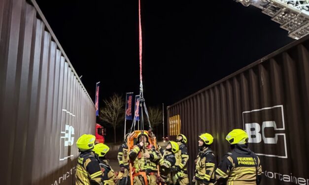 Übungsdienst mit der Drehleiter