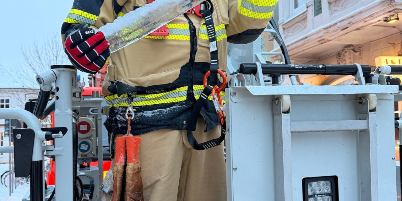 Gefahr durch herabfallende Eiszapfen